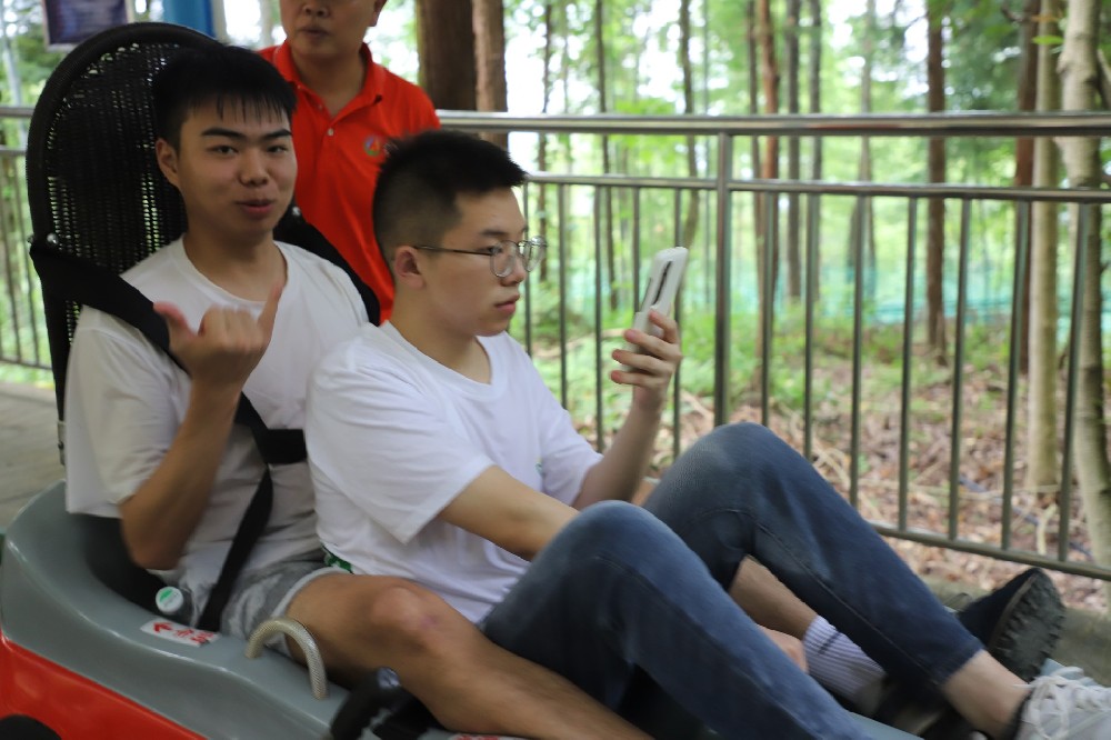 穿山越林过山车2