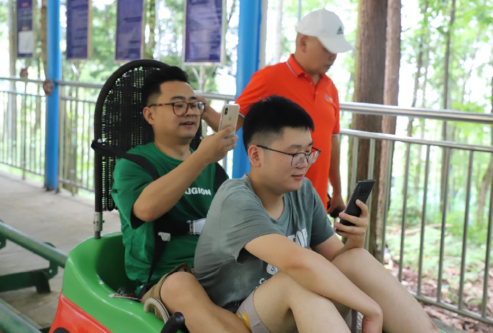 穿山越林过山车3